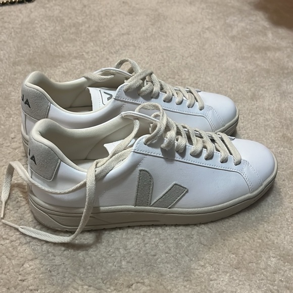 Women’s Veja sneakers. Never work. Size 8. No box - Picture 3 of 3